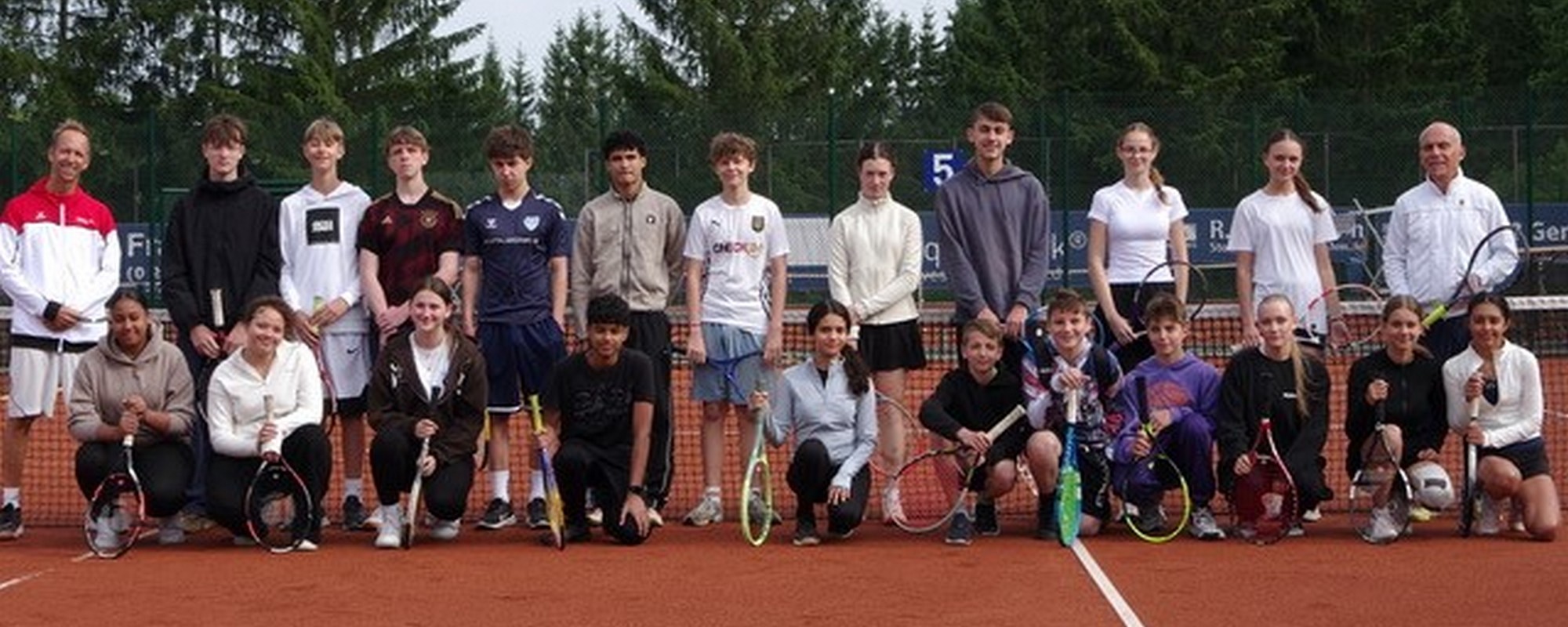 Von Filzkugeln, Zäunen und bestem Tenniswetter
