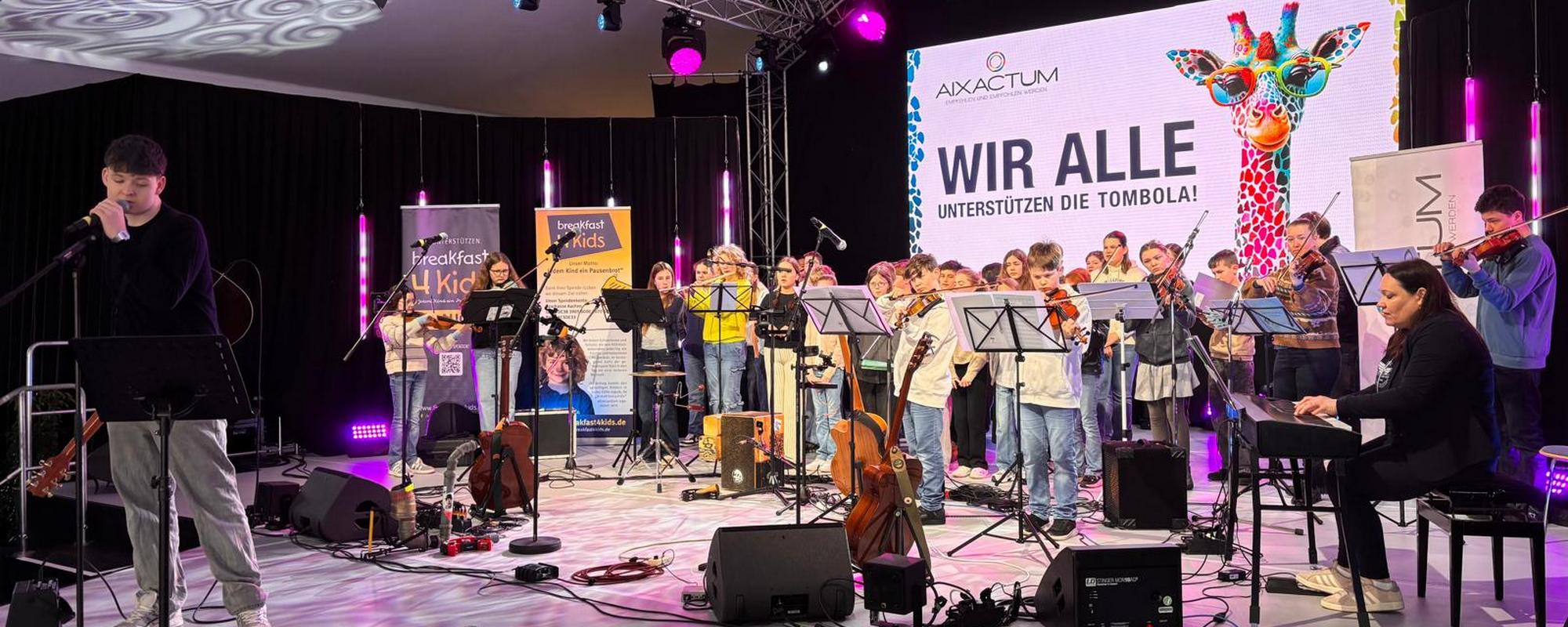 Musikalischer Auftritt bei der Euregio Wirtschaftsschau in Aachen mit Ritzefeld-Chor und Orchester